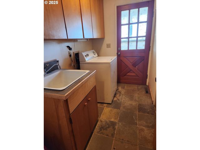 68766 WEATHERFORD Rd, Arlington, OR 97812