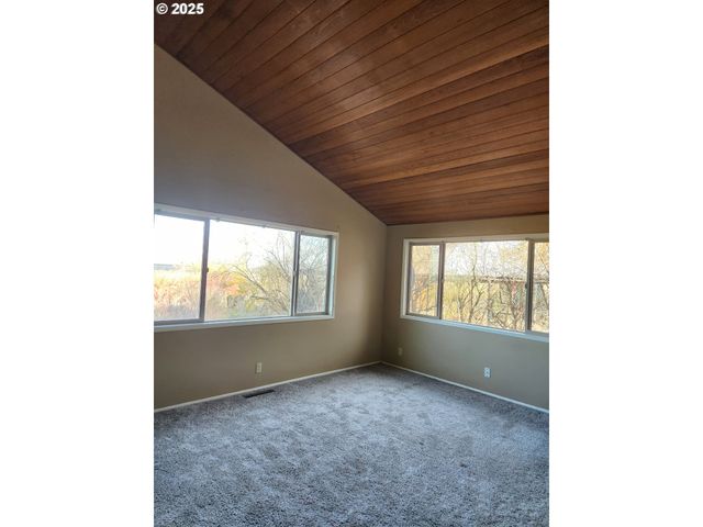 68766 WEATHERFORD Rd, Arlington, OR 97812