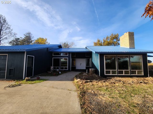 68766 WEATHERFORD Rd, Arlington, OR 97812