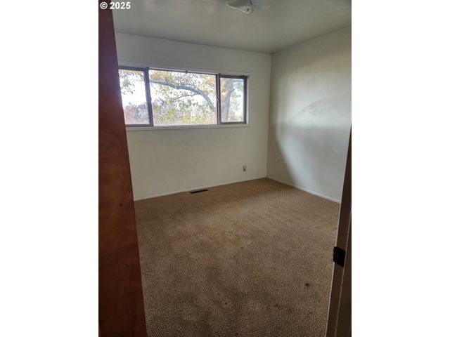 68766 WEATHERFORD Rd, Arlington, OR 97812