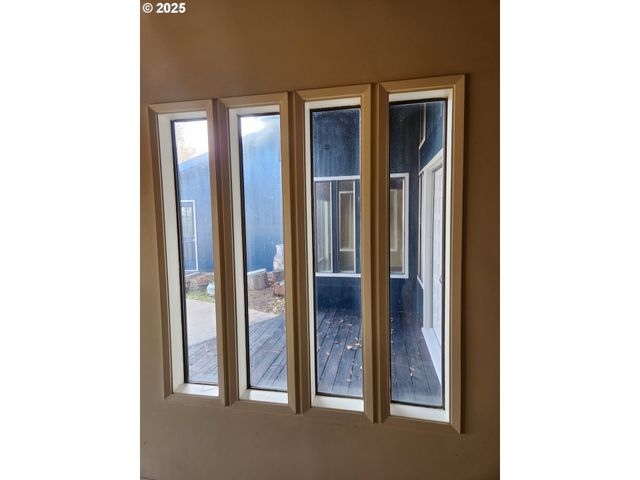 68766 WEATHERFORD Rd, Arlington, OR 97812