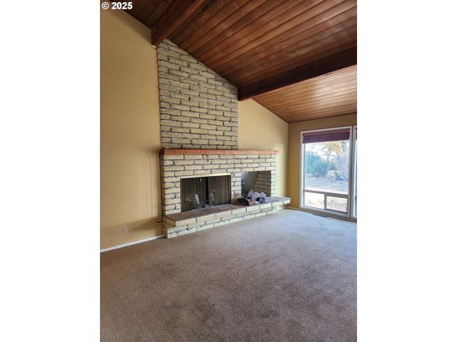 68766 WEATHERFORD Rd, Arlington, OR 97812