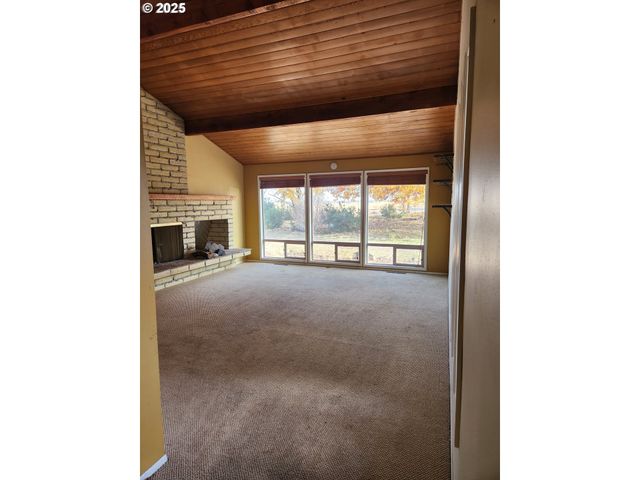 68766 WEATHERFORD Rd, Arlington, OR 97812