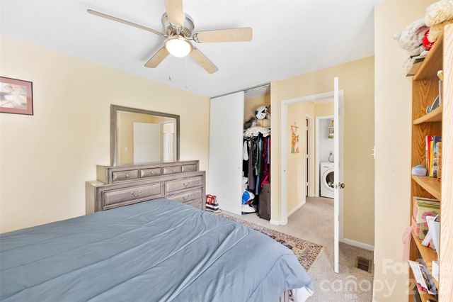 7130 Stonington Lane, Charlotte, NC 28227