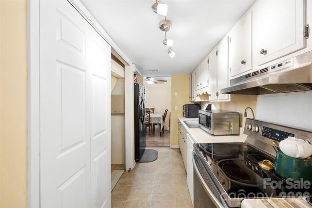 7130 Stonington Lane, Charlotte, NC 28227