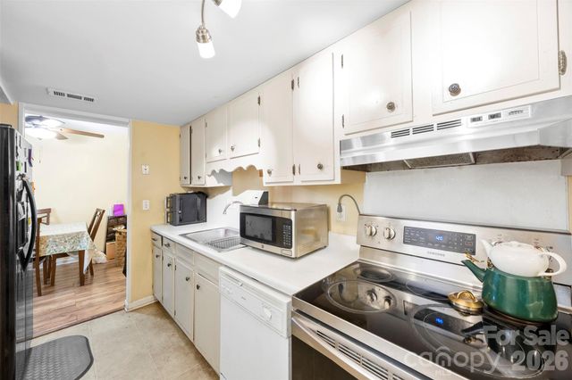 7130 Stonington Lane, Charlotte, NC 28227