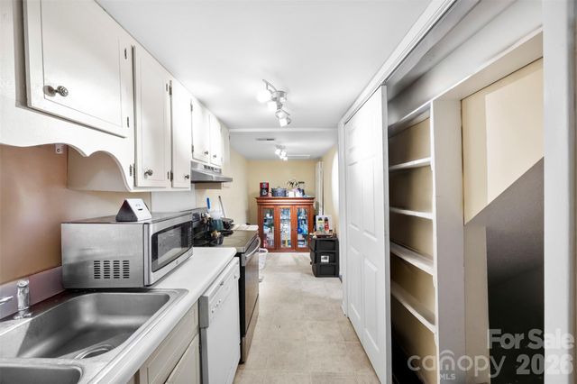 7130 Stonington Lane, Charlotte, NC 28227
