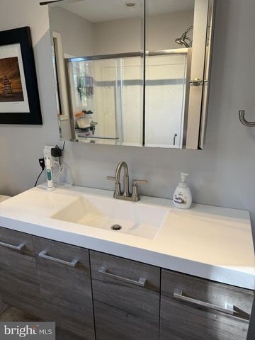 1542 LINDEN BLVD, Vineland, NJ 08361