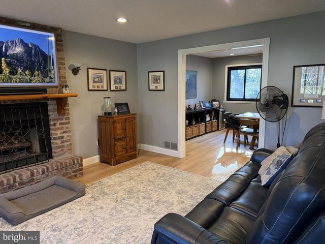 1542 LINDEN BLVD, Vineland, NJ 08361