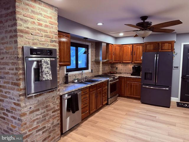 1542 LINDEN BLVD, Vineland, NJ 08361