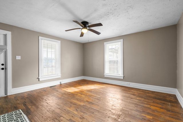 1016 Coulter St, Clarksville, TN 37040