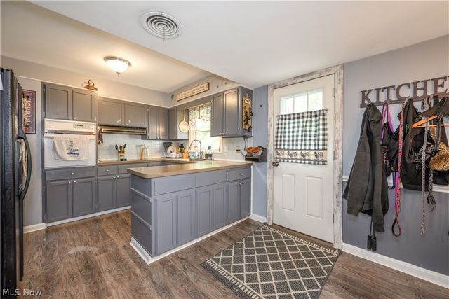 2161 Savoy Avenue, Akron, OH 44305