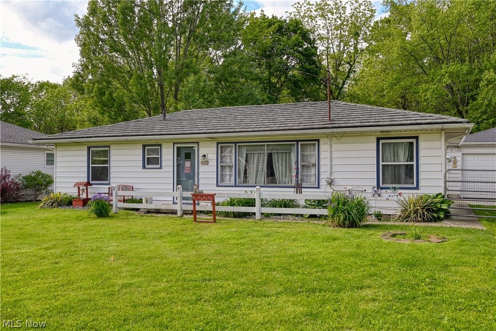 2161 Savoy Avenue, Akron, OH 44305