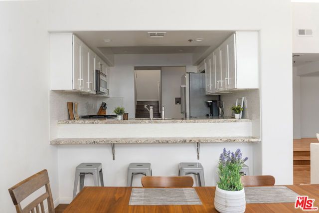 12011 Goshen Avenue 305, Los Angeles, CA 90049