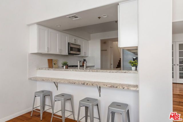 12011 Goshen Avenue 305, Los Angeles, CA 90049