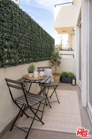 12011 Goshen Avenue 305, Los Angeles, CA 90049