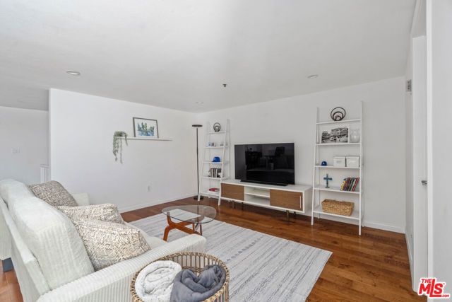 12011 Goshen Avenue 305, Los Angeles, CA 90049