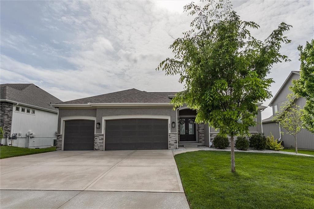 6031 Lakecrest Drive, Shawnee, KS 66218
