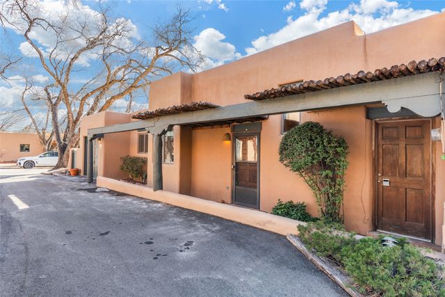 302 Alegre Street, Santa Fe, NM 87501