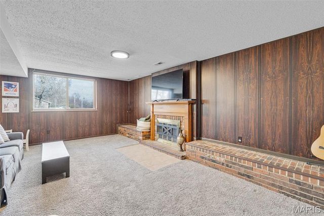 2301 Pheasant Run Drive, Maryland Heights, MO 63043