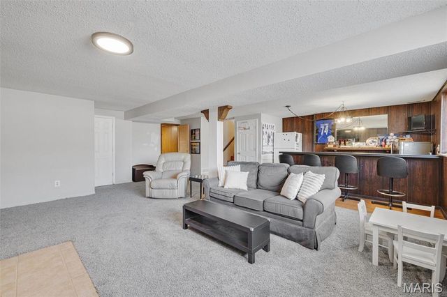 2301 Pheasant Run Drive, Maryland Heights, MO 63043