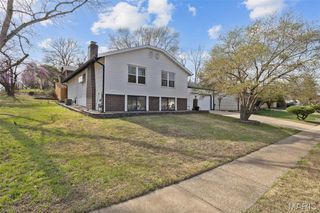 2301 Pheasant Run Drive, Maryland Heights, MO 63043