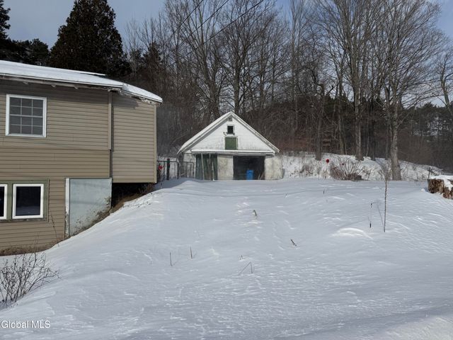 813 County Highway 122, Gloversville, NY 12078