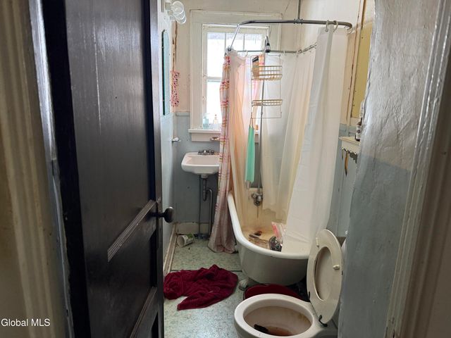 813 County Highway 122, Gloversville, NY 12078