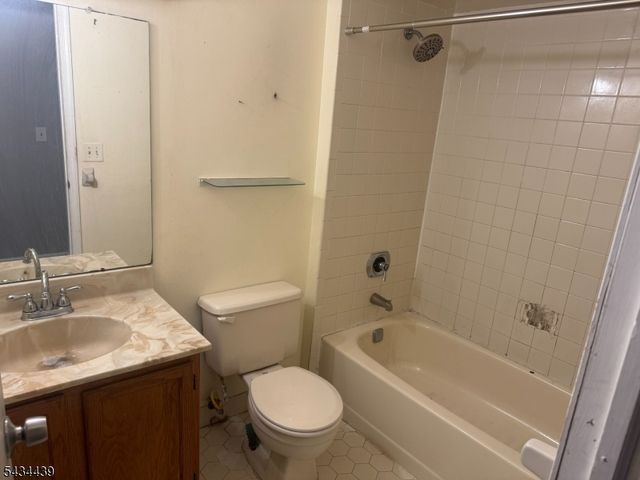 1087 Oakcroft Ln, Franklin Twp., NJ 08873