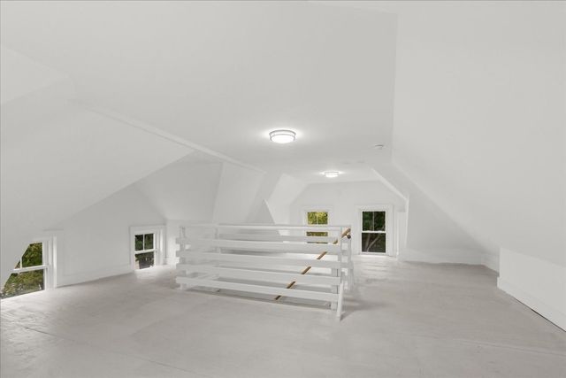 114 Hull St, Hingham, MA 02043