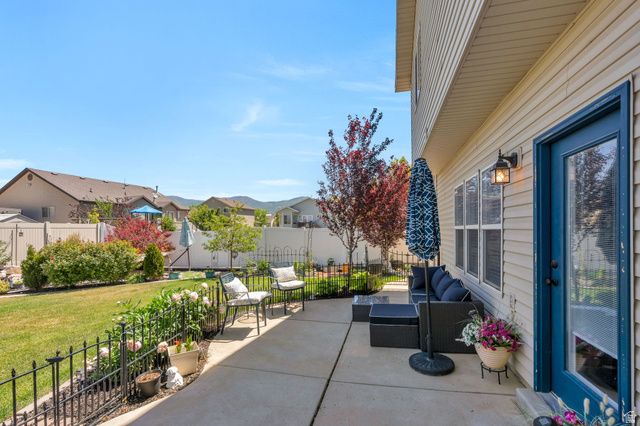 1368 W 2350 S, Woods Cross, UT 84087