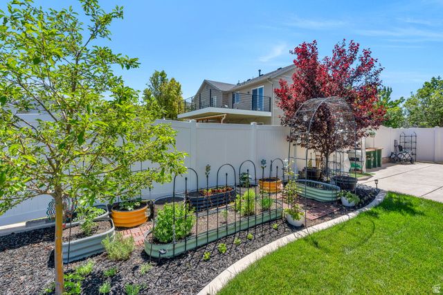 1368 W 2350 S, Woods Cross, UT 84087