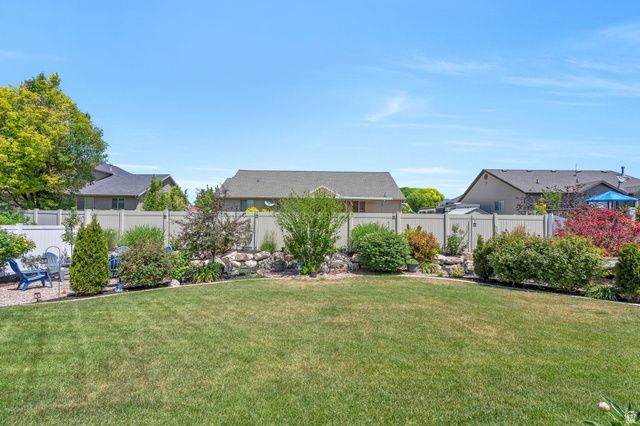 1368 W 2350 S, Woods Cross, UT 84087