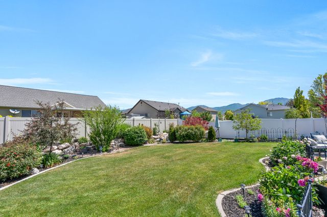 1368 W 2350 S, Woods Cross, UT 84087