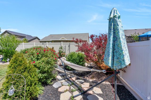 1368 W 2350 S, Woods Cross, UT 84087