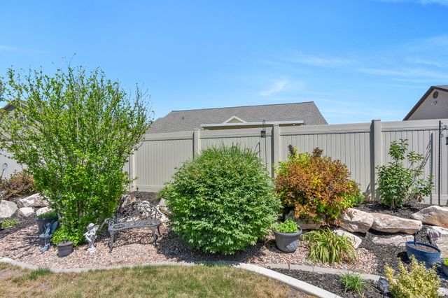 1368 W 2350 S, Woods Cross, UT 84087
