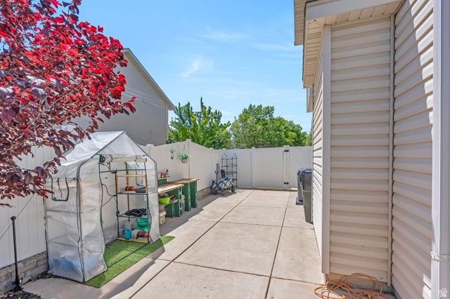 1368 W 2350 S, Woods Cross, UT 84087