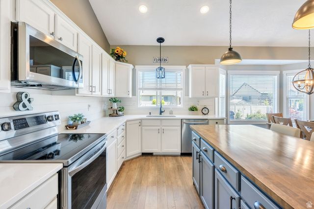 1368 W 2350 S, Woods Cross, UT 84087