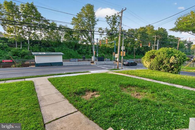 1900 GARRETT RD, Lansdowne, PA 19050