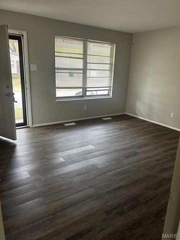 10202 Castle Drive, St Louis, MO 63136