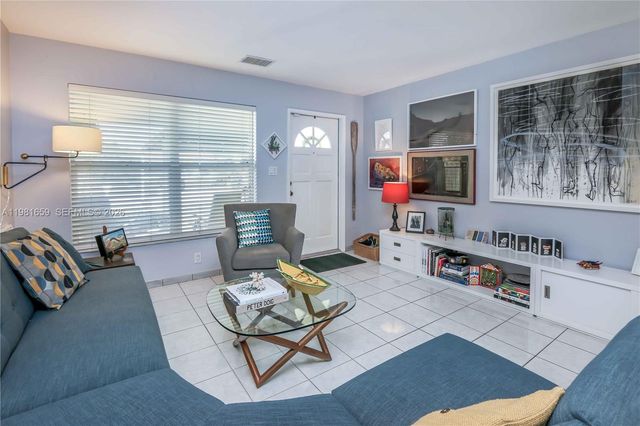 2209 N 15th Avenue, Hollywood, FL 33020