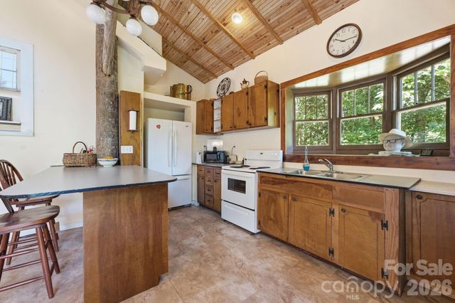 583 Dark Ridge Road, Sylva, NC 28779
