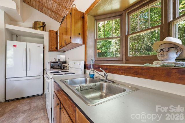 583 Dark Ridge Road, Sylva, NC 28779