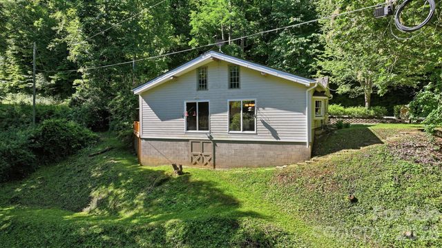 583 Dark Ridge Road, Sylva, NC 28779