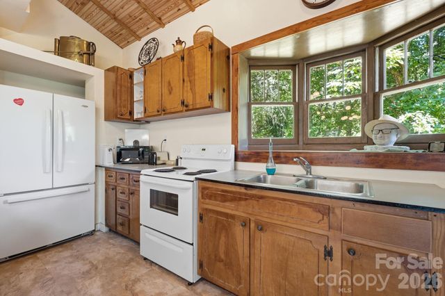 583 Dark Ridge Road, Sylva, NC 28779