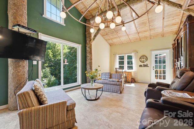 583 Dark Ridge Road, Sylva, NC 28779