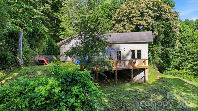 583 Dark Ridge Road, Sylva, NC 28779