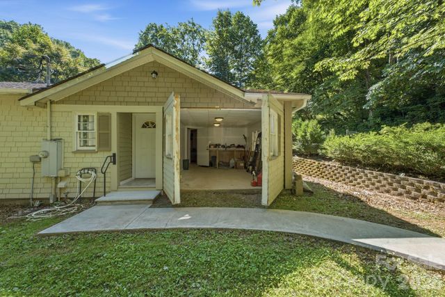 583 Dark Ridge Road, Sylva, NC 28779