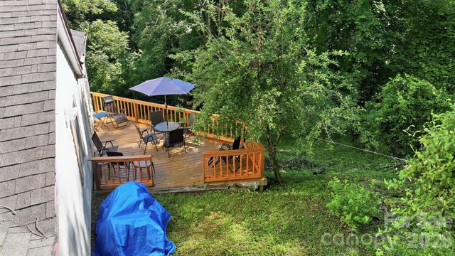 583 Dark Ridge Road, Sylva, NC 28779
