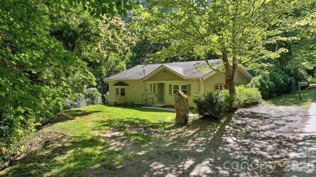 583 Dark Ridge Road, Sylva, NC 28779